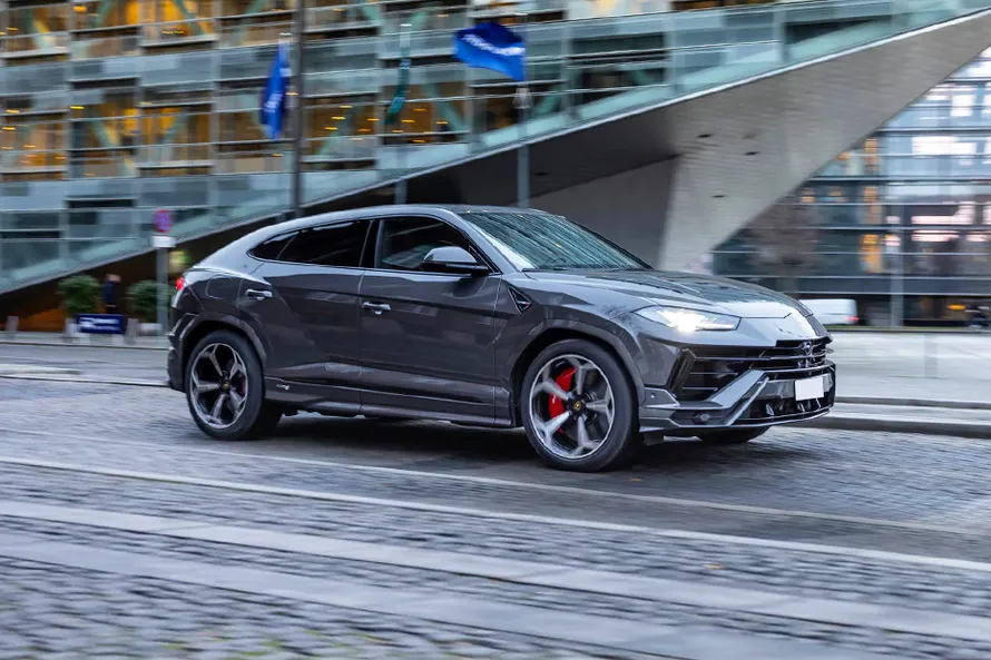 Lamborghini Urus Front Left Side